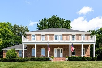 Building Photo - W280N1690 Golf View Dr