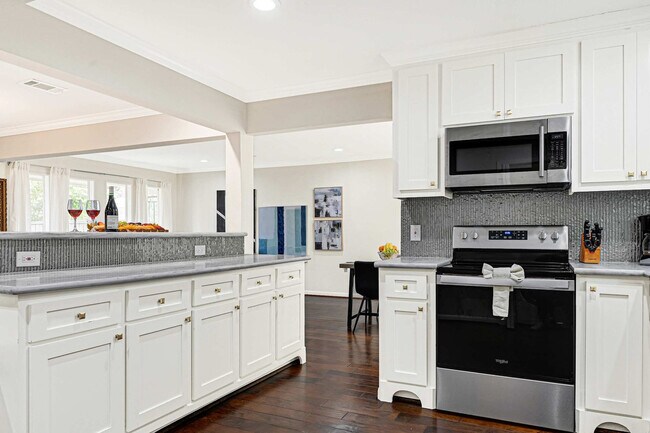 Foto del edificio - 5534 Loch Lomond Dr