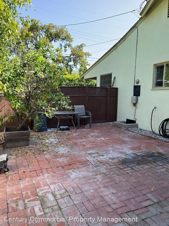 Building Photo - 1 br, 1 bath House - 513 E. Comstock Avenue