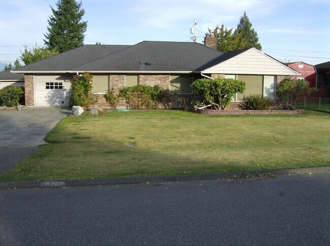 Building Photo - 4709 Fowler Ave