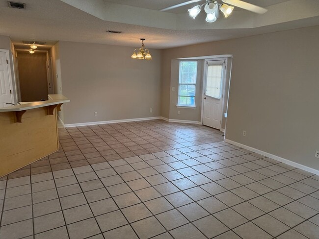 Building Photo - 302 Windridge Dr