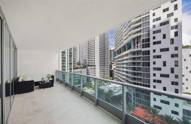 Foto del edificio - 1331 Brickell Bay Dr