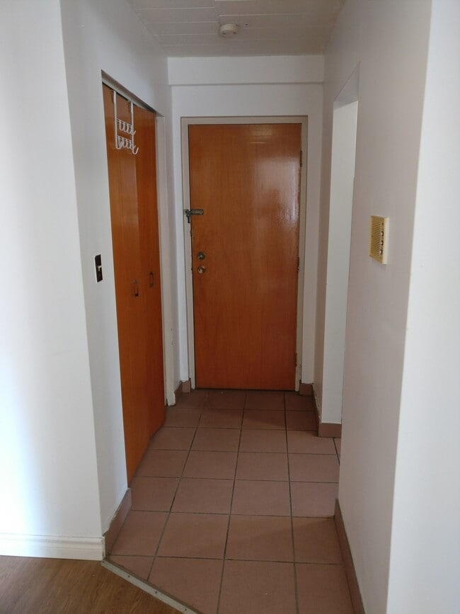 Building Photo - 3044 Sandwich St.