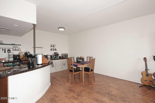 Foto del edificio - 207 W Clarendon Ave