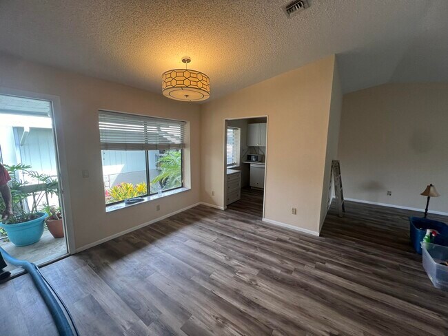 Foto del edificio - 800 NW Fork Rd