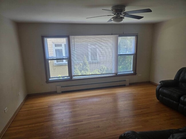 Foto del edificio - 5757 N Elston Ave