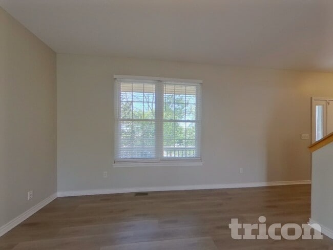 Building Photo - 385 Longspur Dr