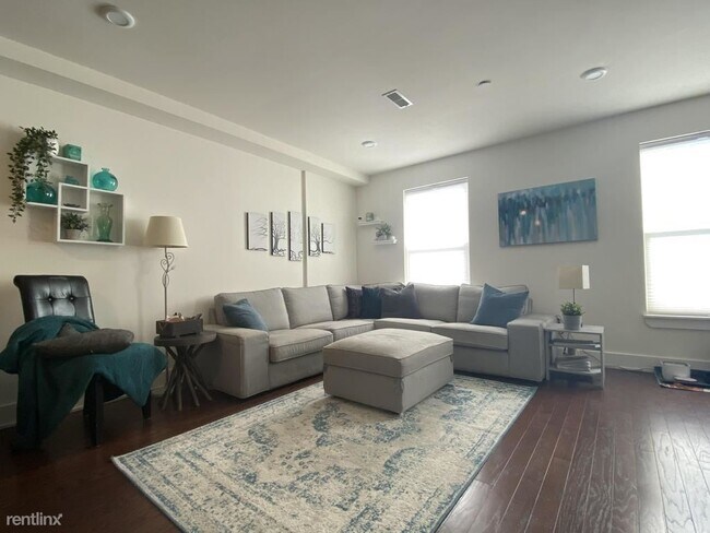Foto del edificio - 970 N Marshall St