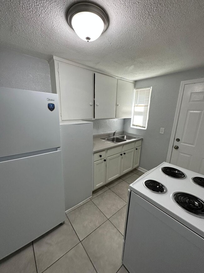 2118/2120 Brooklyn Rd. - 2118/2120 Brooklyn Rd. Apartment