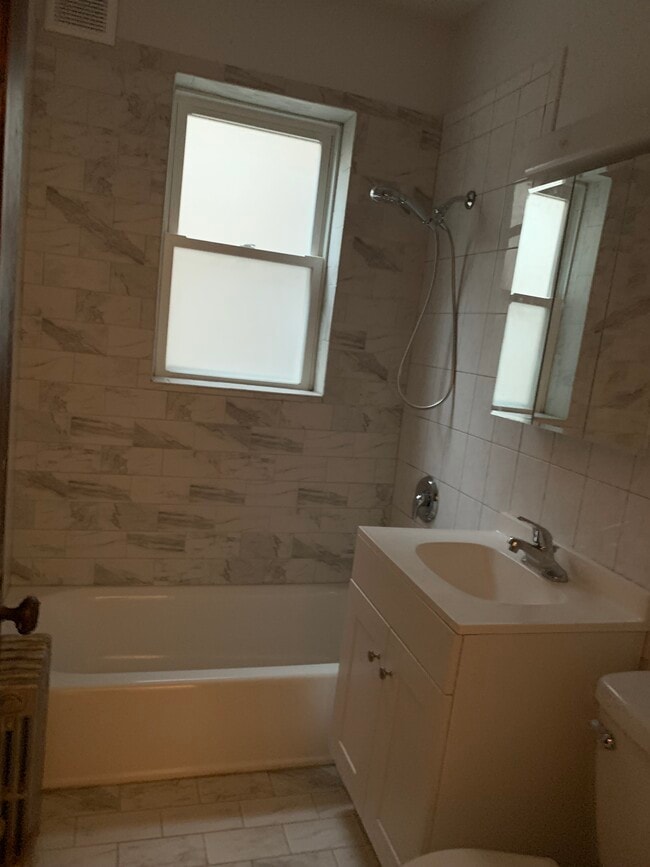 Building Photo - 3806 W Cornelia Ave