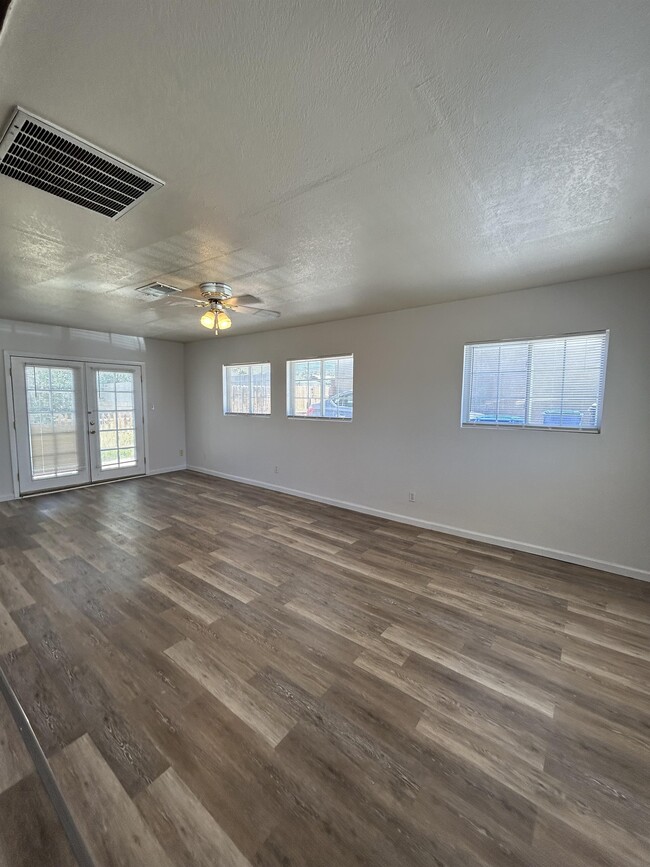 Foto del edificio - 9013 Fairbanks Rd NE