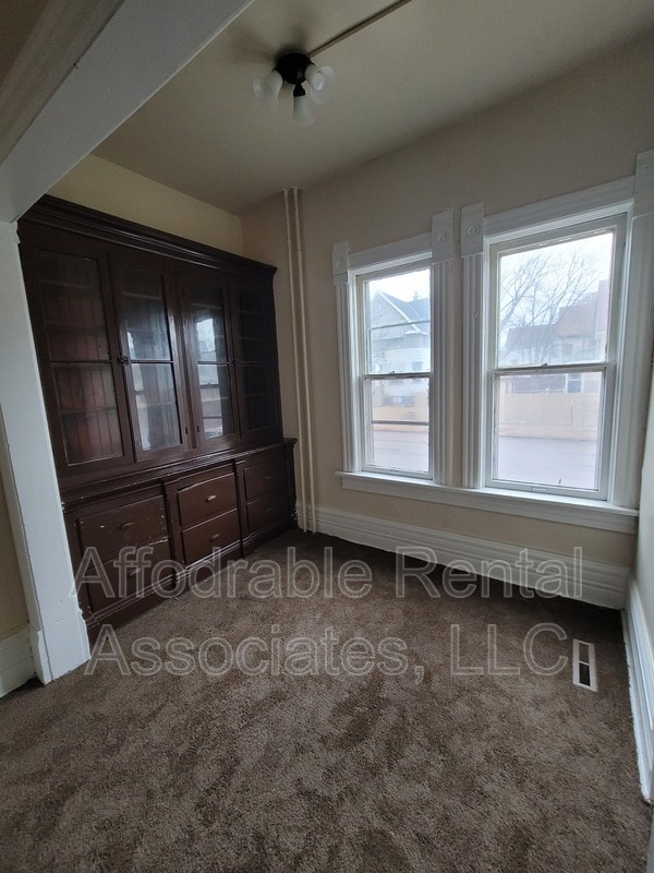 Building Photo - 1003 S 25th St