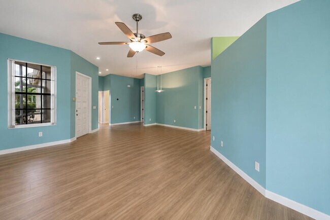 Foto del edificio - 546 SW New Castle Cove