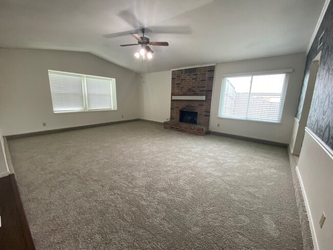 Liv Rm - 3713 Glover Dr
