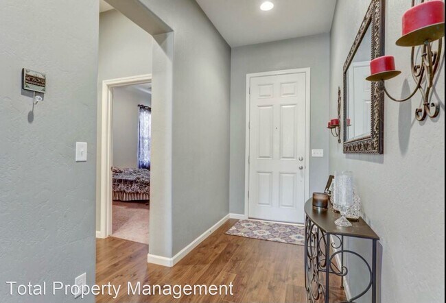 Building Photo - 4 br, 3 bath House - 2525 W Connelly Ave.