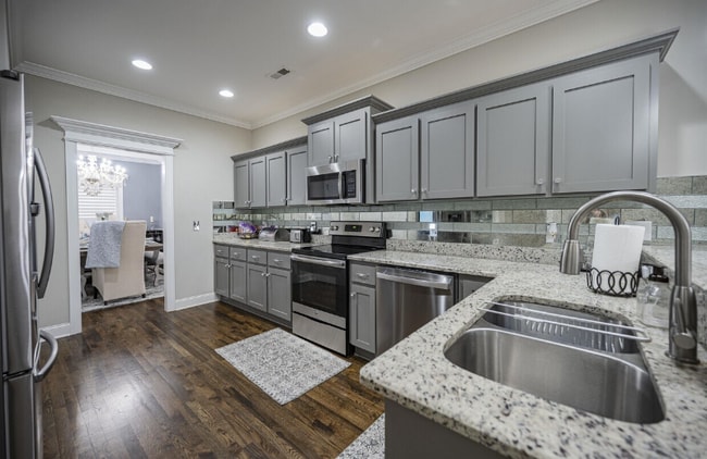 Building Photo - 1302 Rivercrest Dr