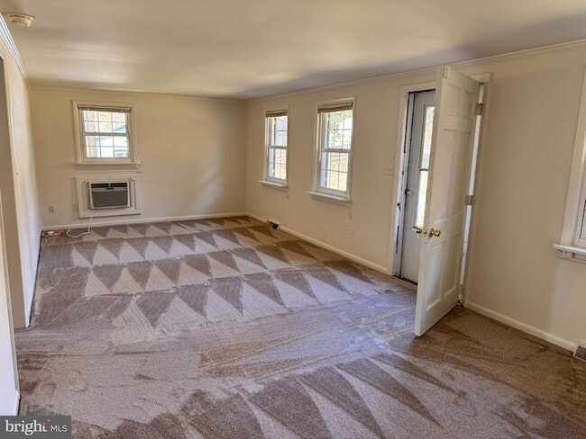 Building Photo - 2 Sundale Ln