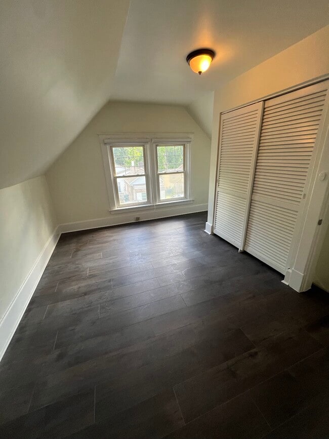 Primary bedroom - 5622 Prentice St