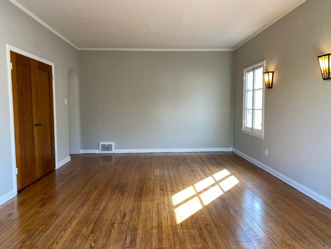 Foto del edificio - 415 Cloverdale Ave