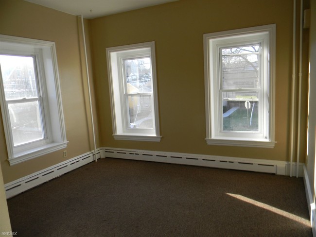 Building Photo - 115 W Clymer Ave