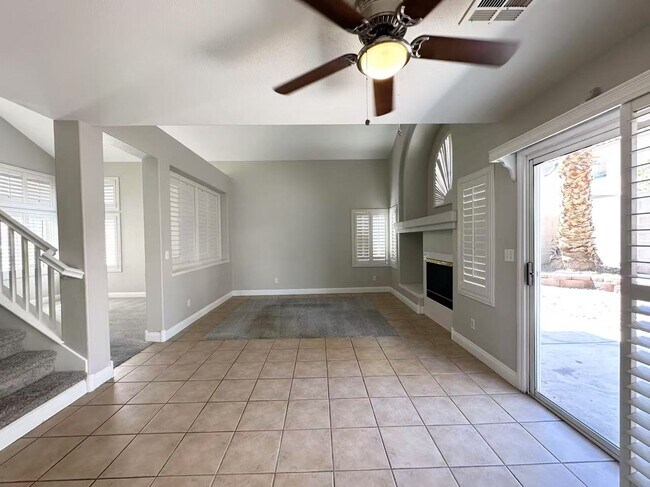 Foto del edificio - Beautiful Two-Story Home in Desirable West...