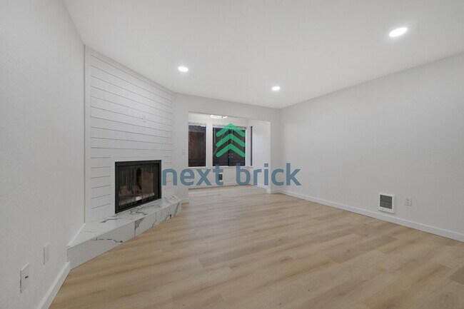 Foto del edificio - 2 Bed 1 Bath Condo