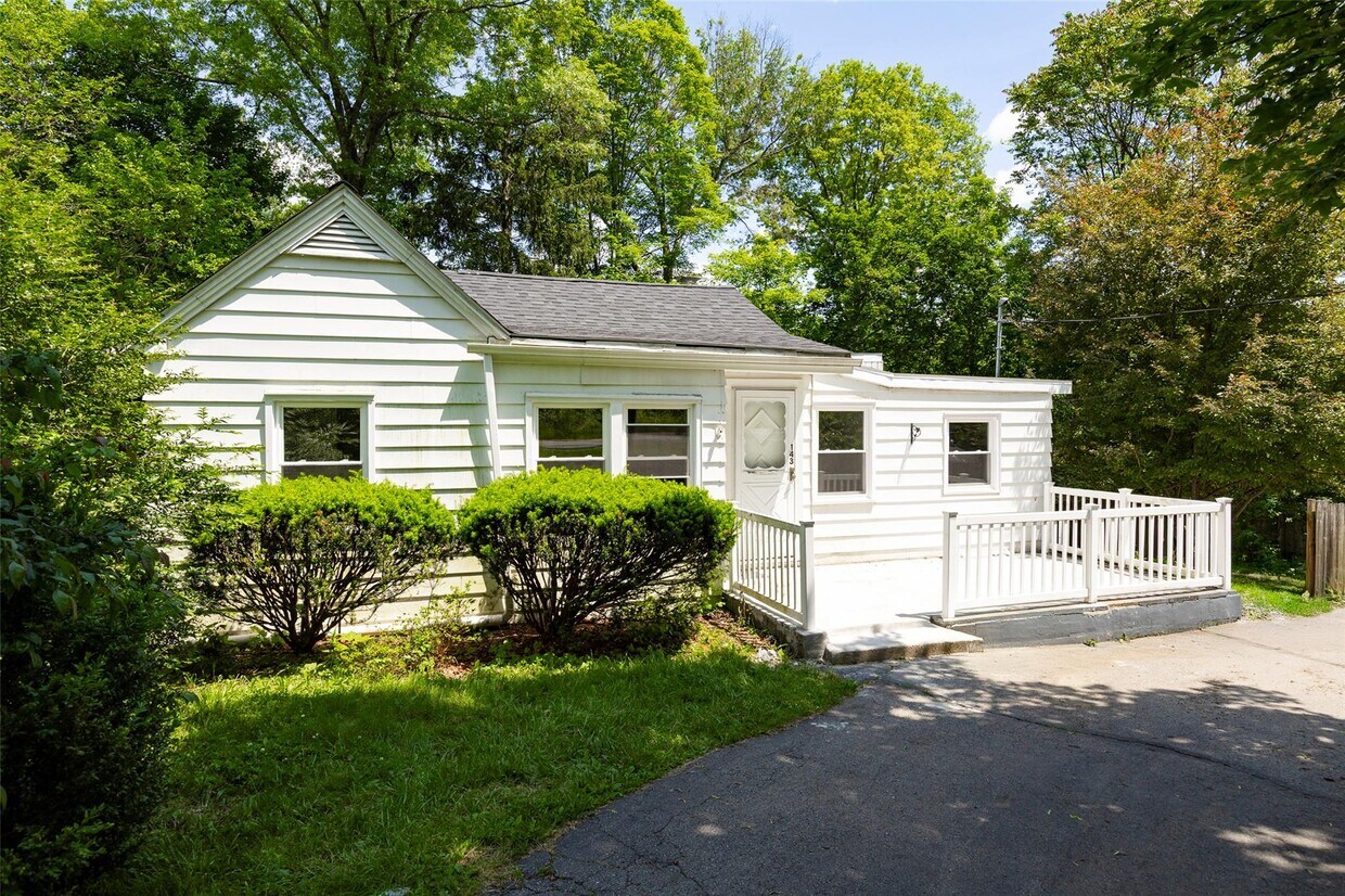 Primary Photo - 143 Vassar Rd