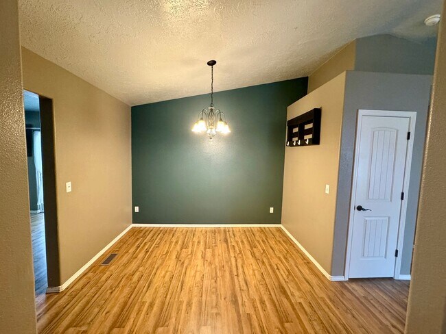 Foto del edificio - Beautiful Home in Prime Meridian Location