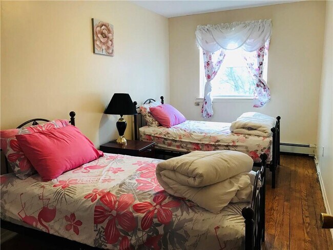 Foto del edificio - 917 E 92nd St