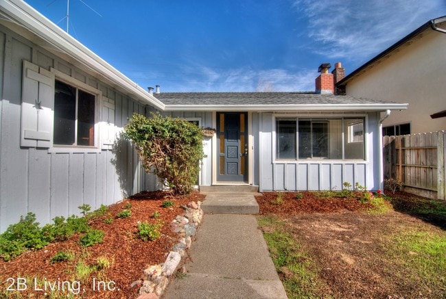 Building Photo - 3 br, 2 bath House - 1820 Crestwood Drive