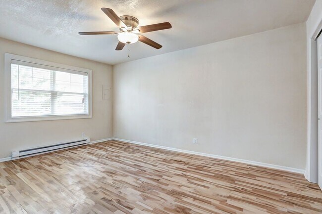 Building Photo - Renovated Beachfront Apartment