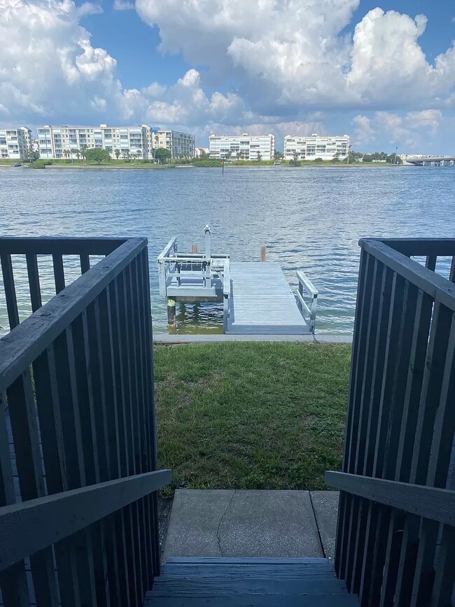 Building Photo - 7845 Boca Ciega Dr