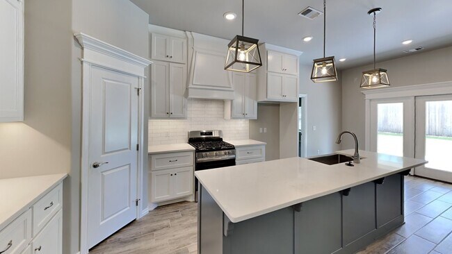 Foto del edificio - Luxury 4 Bedroom 2 Bathroom Home in Norman Schools (Cedar Lane Community) (Neighborhood Pool and ...