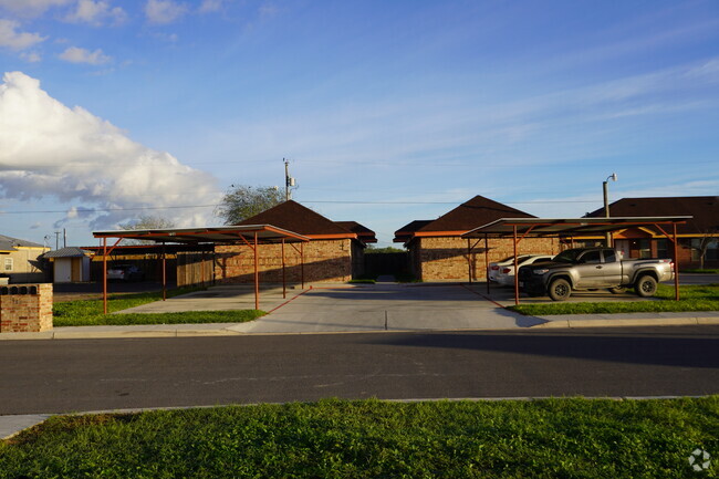 Building Photo - 706 Thompson Rd