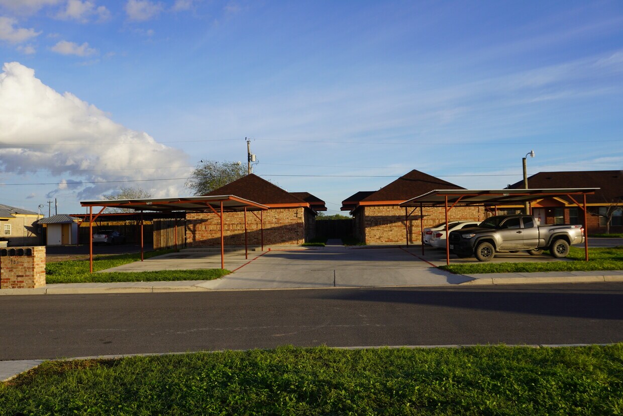 Foto principal - 706 Thompson Rd