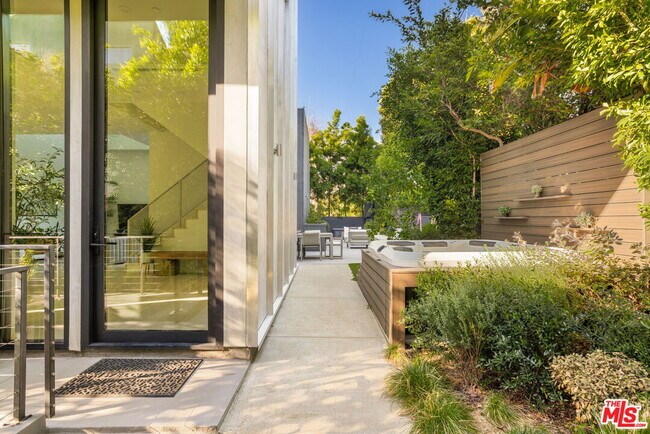 Foto del edificio - 4118 Wade St