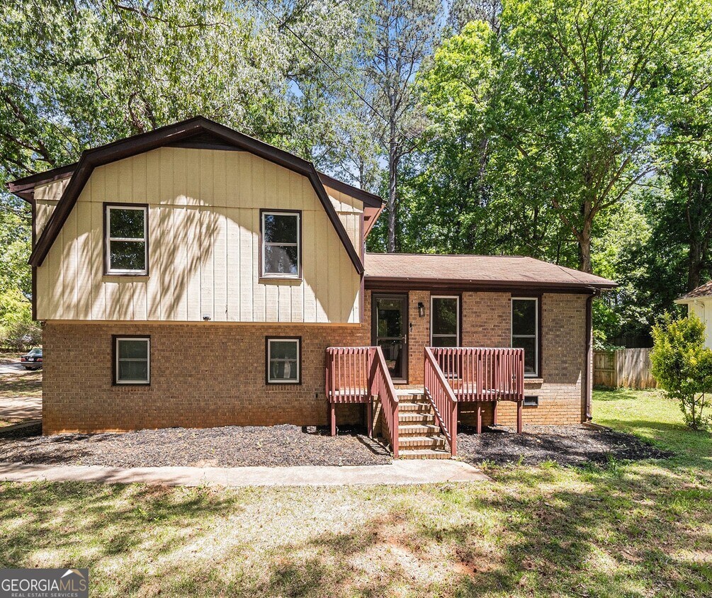 Primary Photo - 240 Wellington Dr