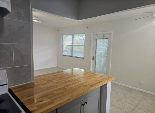 Building Photo - 333 Newport Dr
