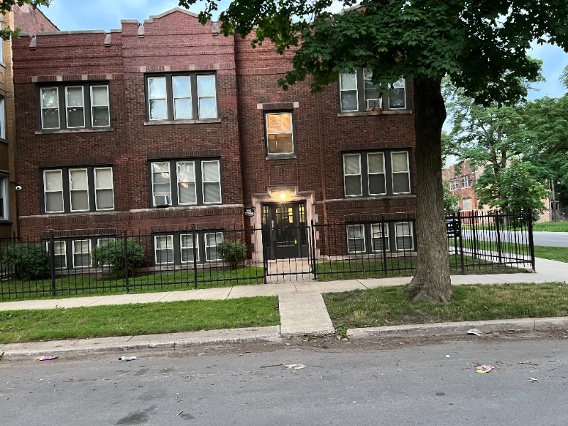 Foto principal - 7957 S Burnham Ave