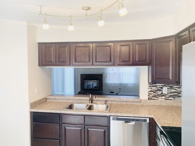 Building Photo - 1364 Battleford Dr
