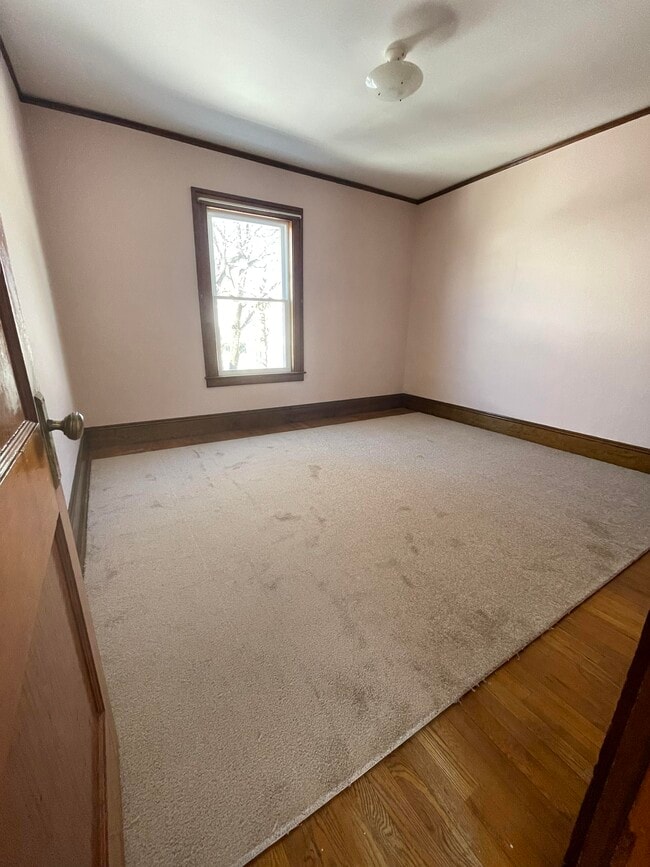 Bedroom 1 - 90 Hackett St