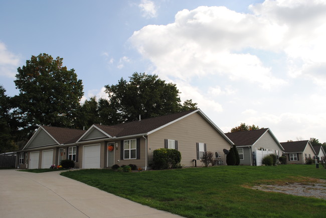 Building Photo - Meadow Wood Apartments