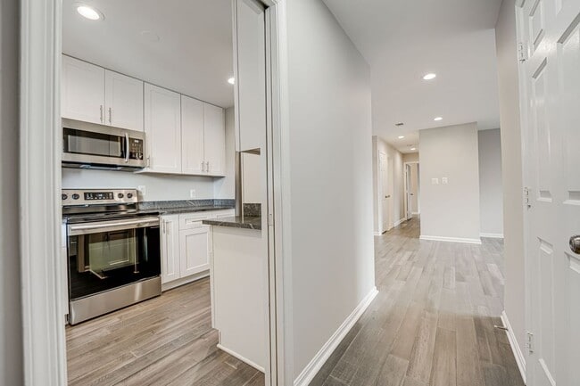 Building Photo - 2815 Lee Oaks Ct