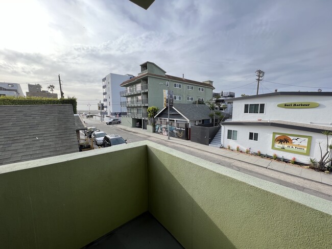 Building Photo - 26 S Venice Blvd