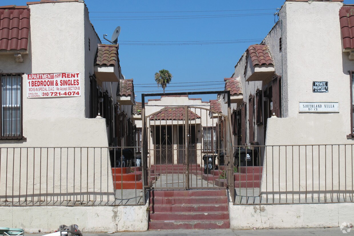 Foto del edificio - 8013 South Hoover Street