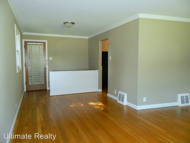 Building Photo - 627 Gleason Dr