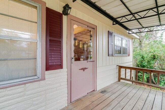 Photo - Cozy 2 Bed/1 Bath House, Park Like Setting, Pet Friendly, Fenced Yard