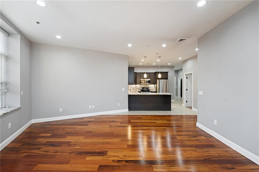 Foto principal - 144 Taunton Ave