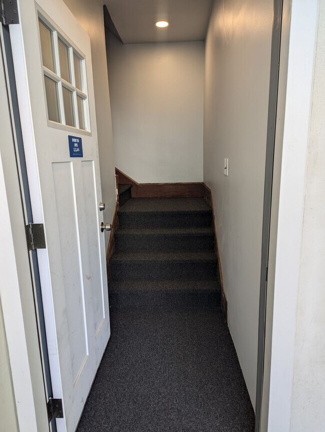 Foto del edificio - Newly Remodeled 2nd floor Apartment with v...