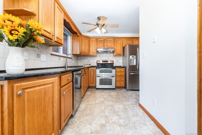 Foto del edificio - 665 Churchill Dr